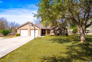 248 Hunters Dawn Dr, La Vernia, TX 78121