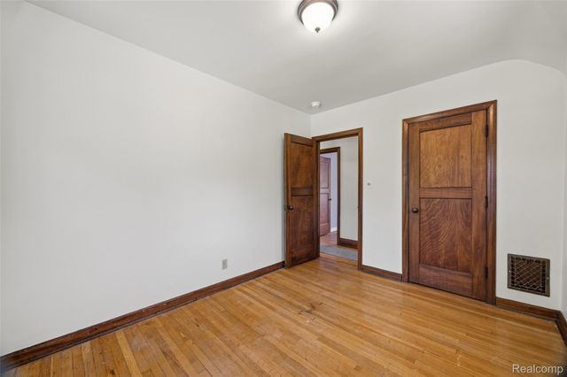 22637 Park Street, Dearborn, MI 48124