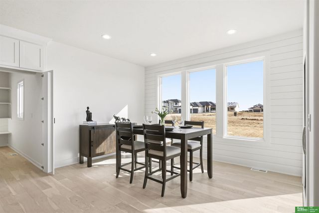 5614 N 213th Street, Elkhorn, NE 68022