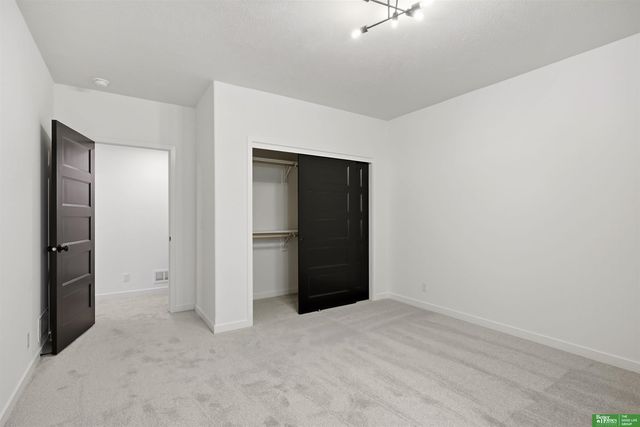 5614 N 213th Street, Elkhorn, NE 68022