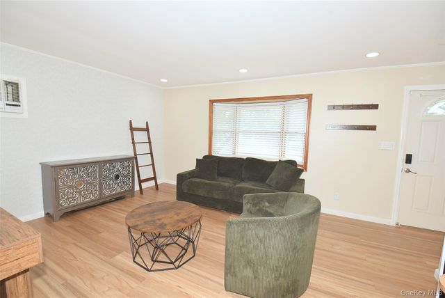 101 Phyllis Drive, Lindenhurst, NY 11757