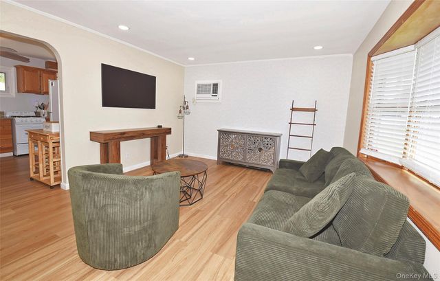 101 Phyllis Drive, Lindenhurst, NY 11757