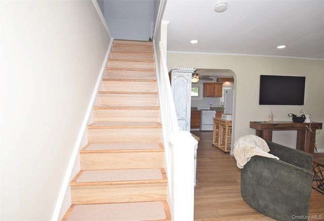 101 Phyllis Drive, Lindenhurst, NY 11757