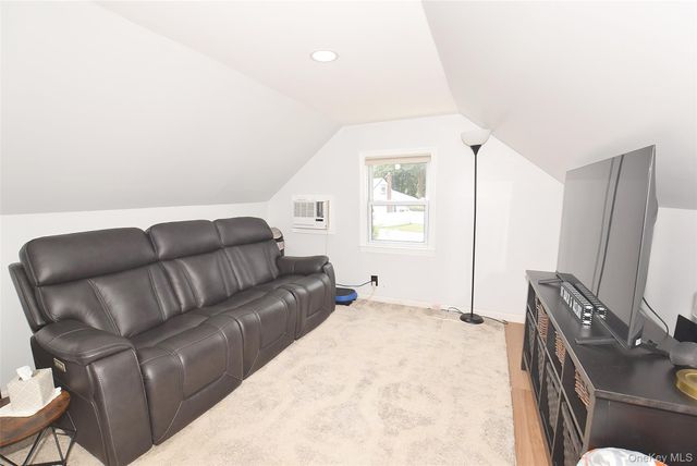 101 Phyllis Drive, Lindenhurst, NY 11757