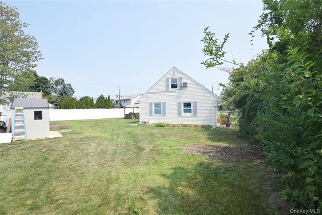 101 Phyllis Drive, Lindenhurst, NY 11757