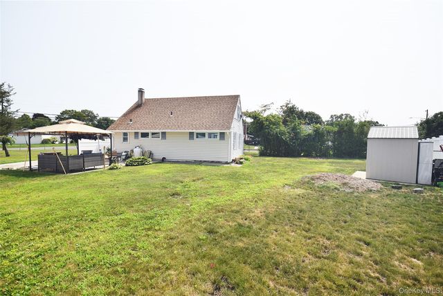 101 Phyllis Drive, Lindenhurst, NY 11757