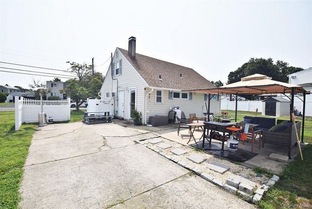 101 Phyllis Drive, Lindenhurst, NY 11757