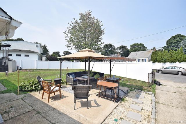 101 Phyllis Drive, Lindenhurst, NY 11757