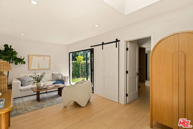 3002 18th Street, Santa Monica, CA 90405