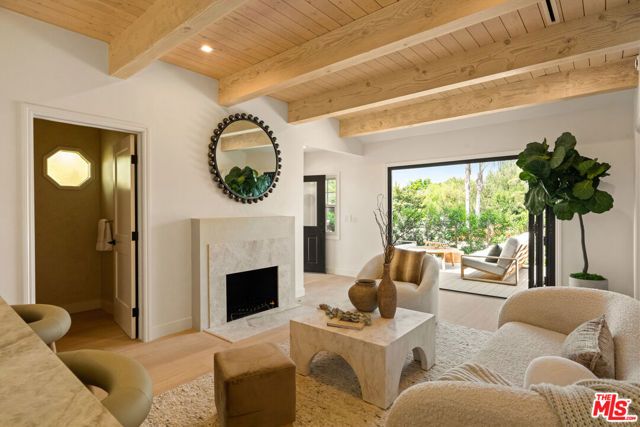 3002 18th Street, Santa Monica, CA 90405