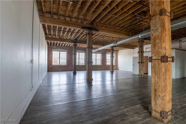 3800 Lakeside Avenue E 302, Cleveland, OH 44114