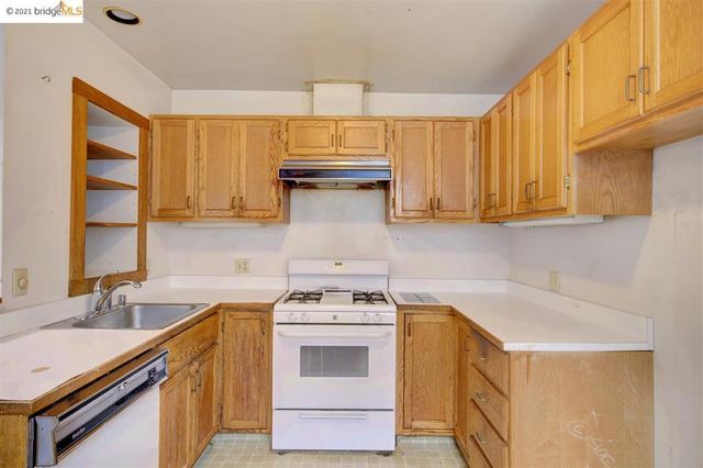 877 Alma Pl, Oakland, CA 94610