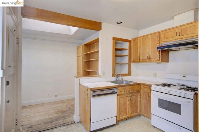 877 Alma Pl, Oakland, CA 94610