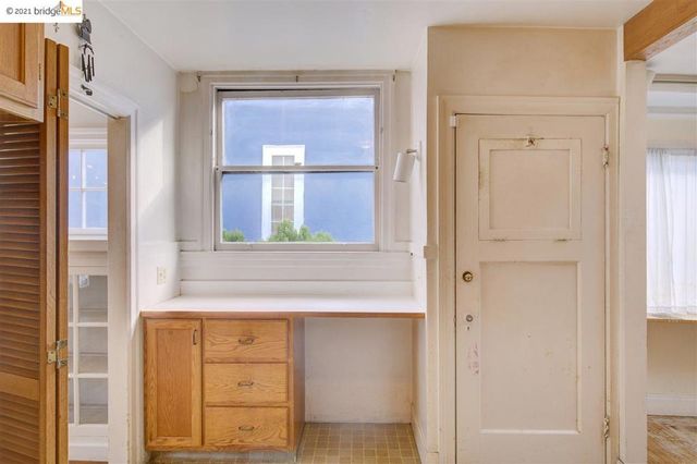 877 Alma Pl, Oakland, CA 94610