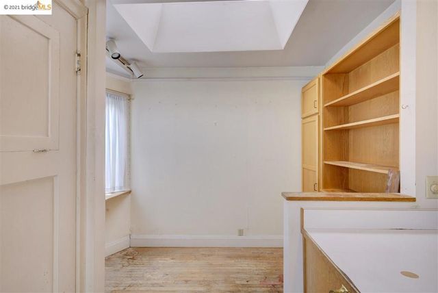 877 Alma Pl, Oakland, CA 94610