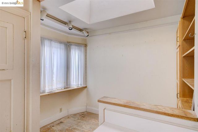 877 Alma Pl, Oakland, CA 94610