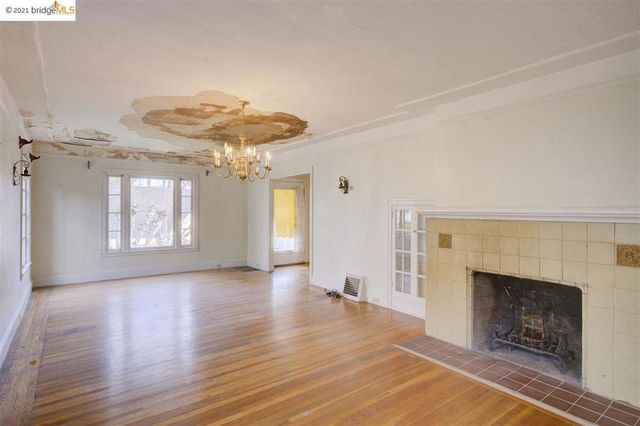 877 Alma Pl, Oakland, CA 94610