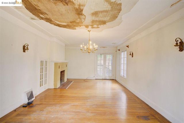 877 Alma Pl, Oakland, CA 94610