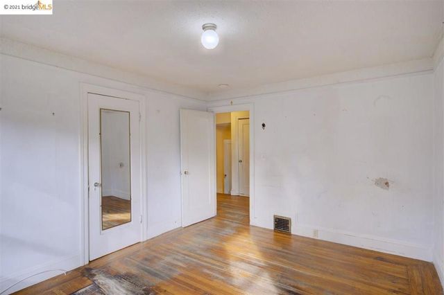 877 Alma Pl, Oakland, CA 94610