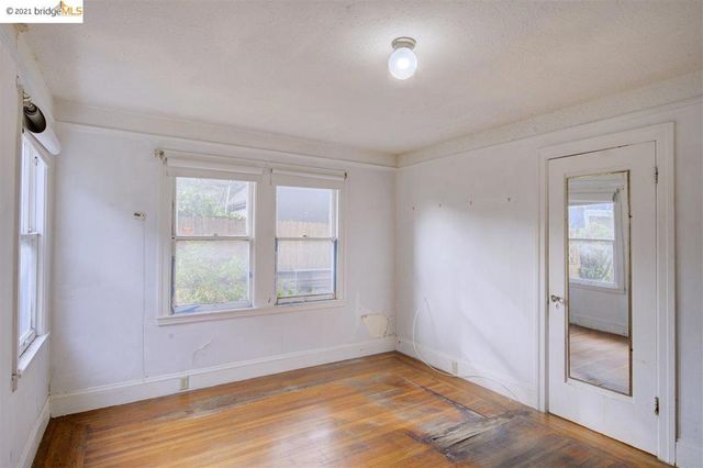 877 Alma Pl, Oakland, CA 94610