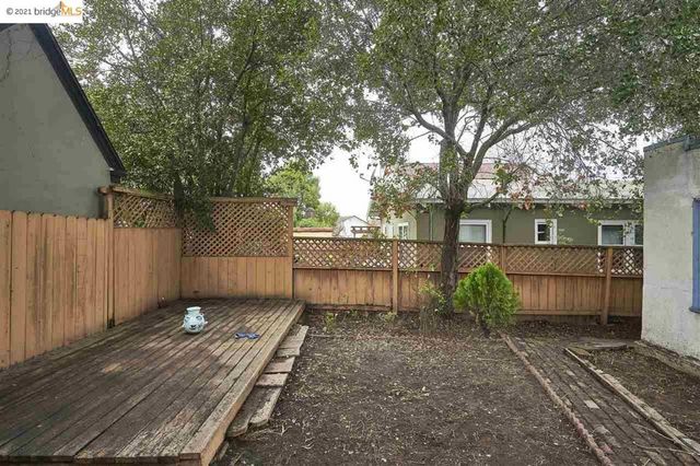 877 Alma Pl, Oakland, CA 94610