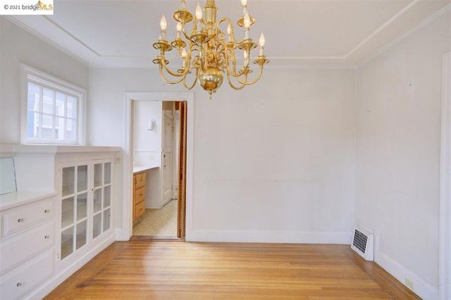 877 Alma Pl, Oakland, CA 94610