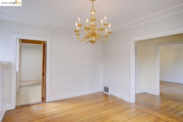 877 Alma Pl, Oakland, CA 94610