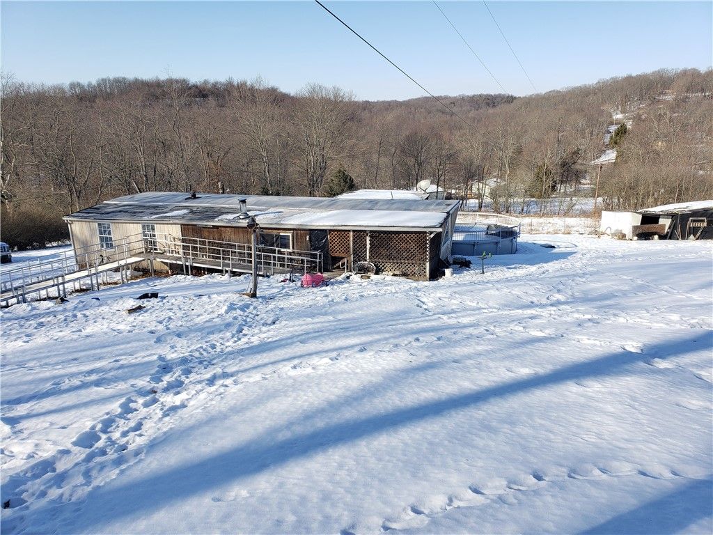 348 Frankfort Springs Drive, Hanover Twp, PA 15043