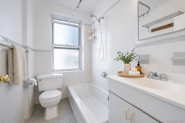 141-24 78 Road 3A, Kew Garden Hills, NY 11367