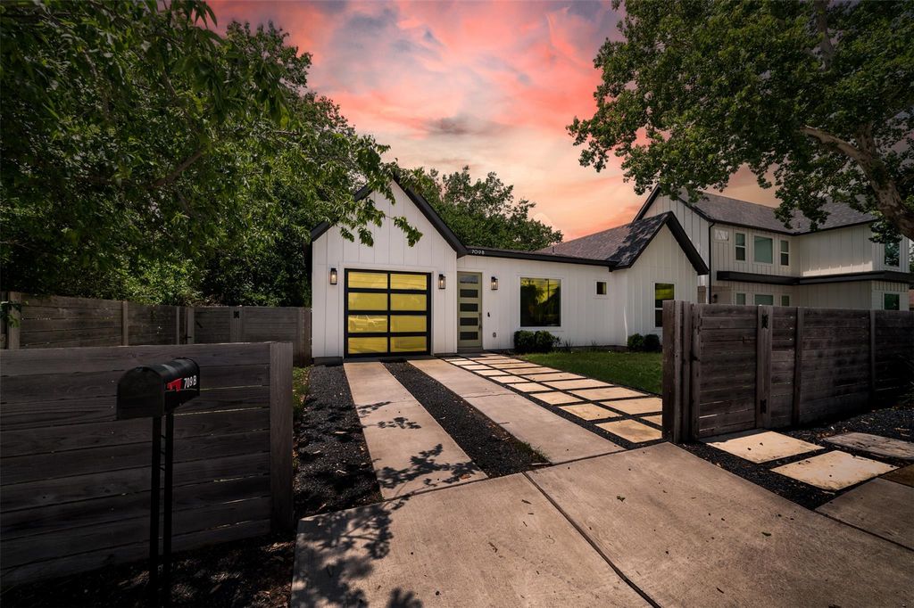 709 W St Elmo RD 2, Austin, TX 78745