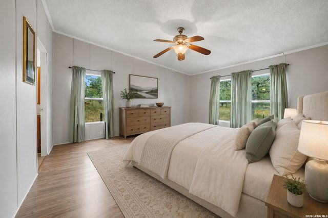 100 SANDY OAK LN, Stockdale, TX 78160