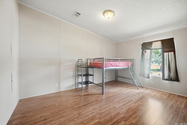 100 SANDY OAK LN, Stockdale, TX 78160