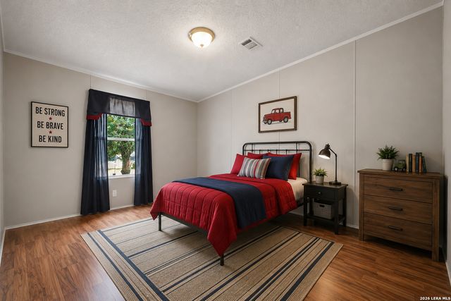 100 SANDY OAK LN, Stockdale, TX 78160