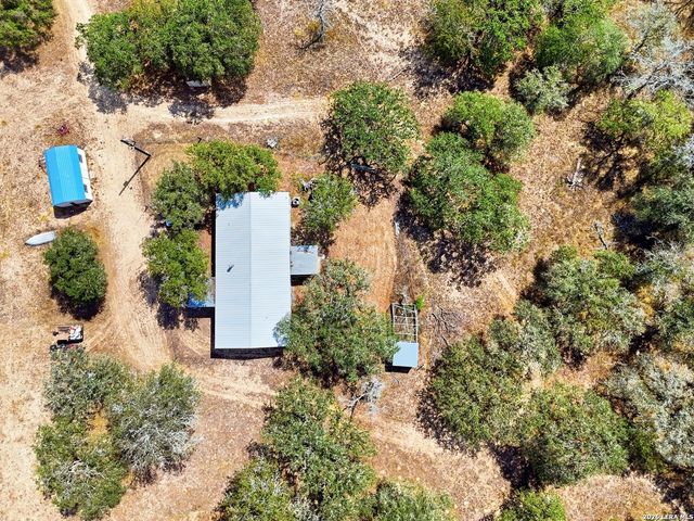 100 SANDY OAK LN, Stockdale, TX 78160