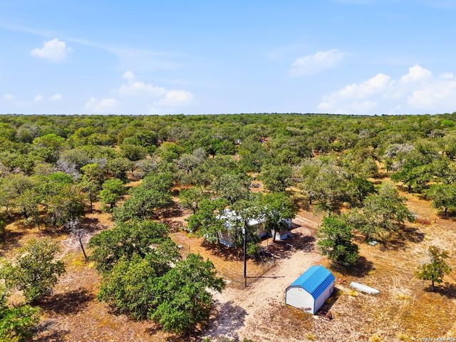 100 SANDY OAK LN, Stockdale, TX 78160