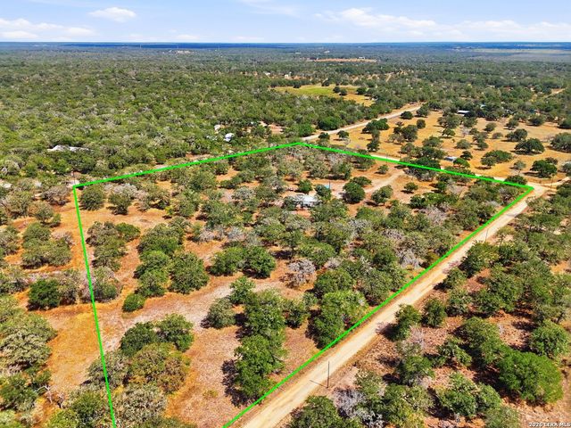 100 SANDY OAK LN, Stockdale, TX 78160