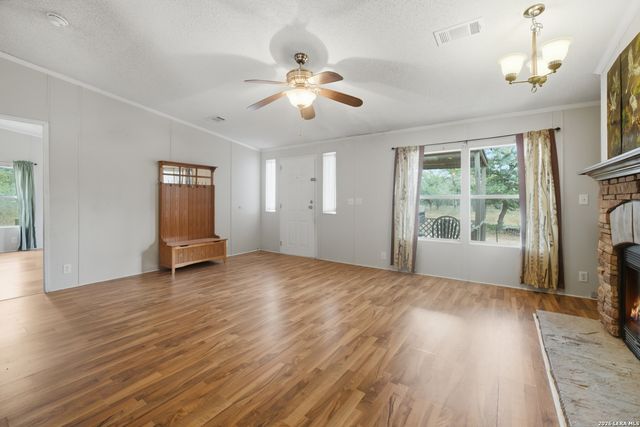 100 SANDY OAK LN, Stockdale, TX 78160