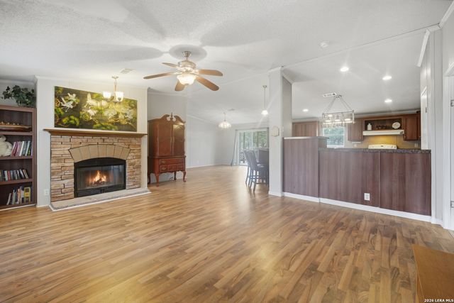 100 SANDY OAK LN, Stockdale, TX 78160