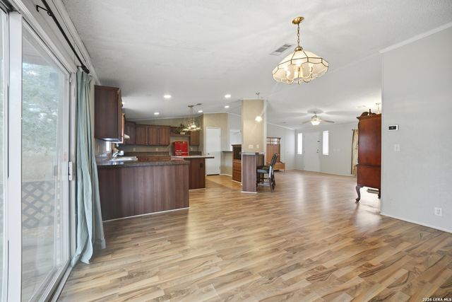 100 SANDY OAK LN, Stockdale, TX 78160