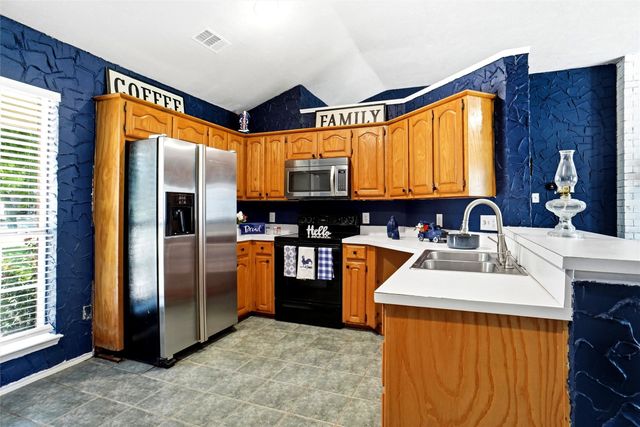 7150 Allyn Drive, Azle, TX 76020