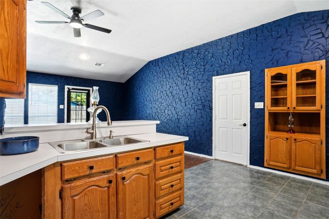 7150 Allyn Drive, Azle, TX 76020