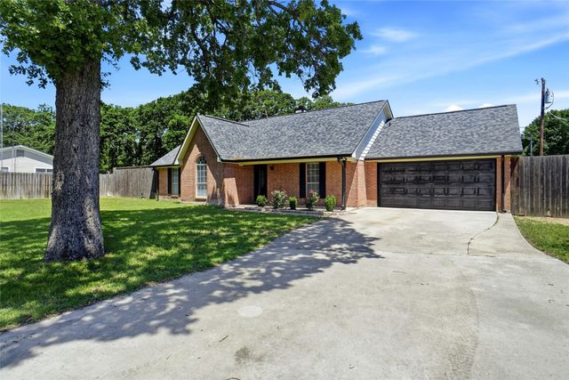 7150 Allyn Drive, Azle, TX 76020