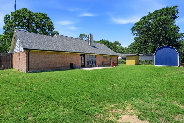 7150 Allyn Drive, Azle, TX 76020
