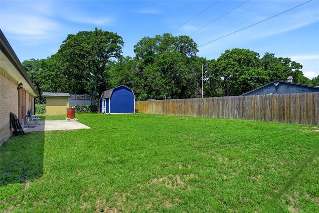 7150 Allyn Drive, Azle, TX 76020