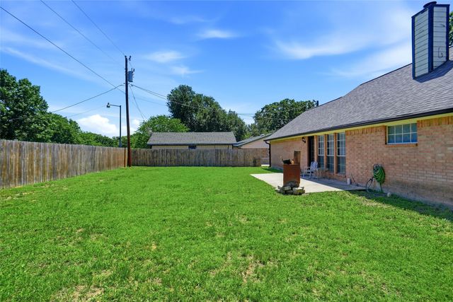 7150 Allyn Drive, Azle, TX 76020