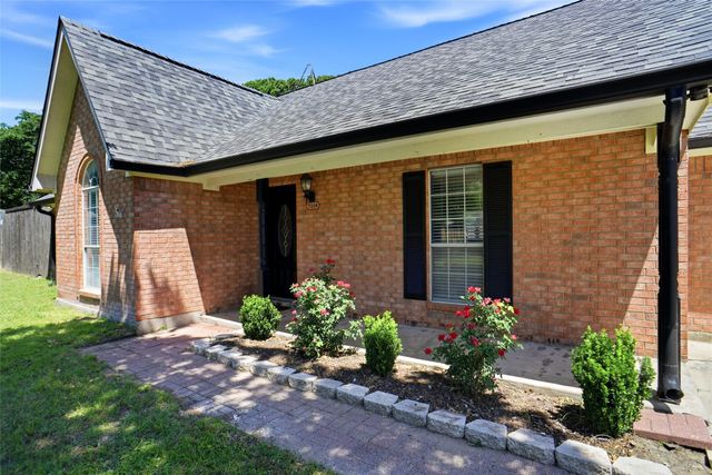 7150 Allyn Drive, Azle, TX 76020
