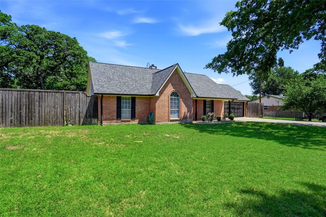 7150 Allyn Drive, Azle, TX 76020