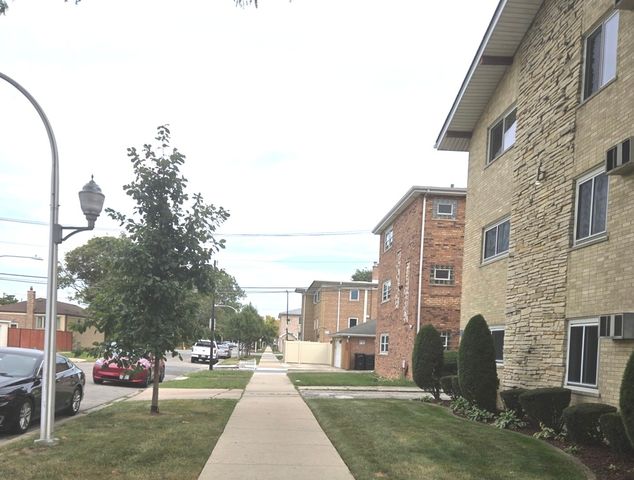 6019 W 64th Place 23-4, Chicago, IL 60638