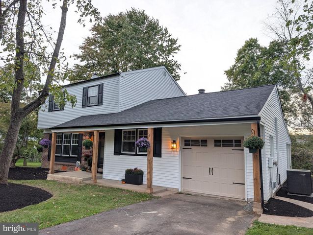 13 BROOK LN, Chalfont, PA 18914