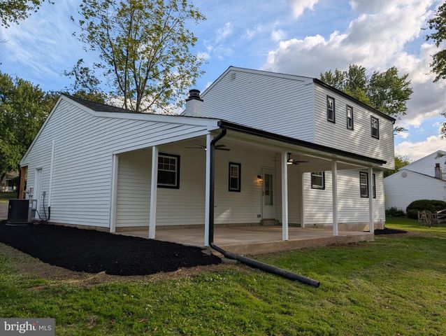 13 BROOK LN, Chalfont, PA 18914